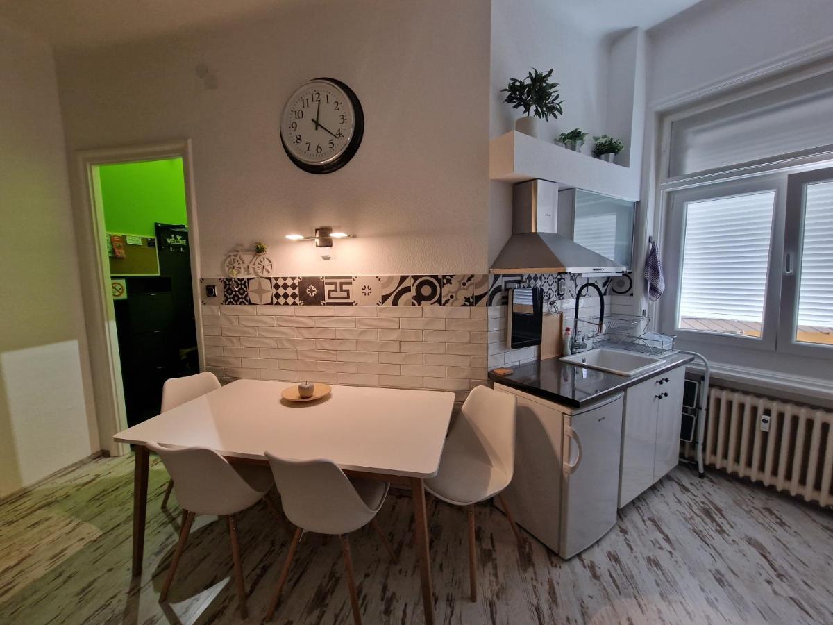 Central Point Budapest Extérieur photo