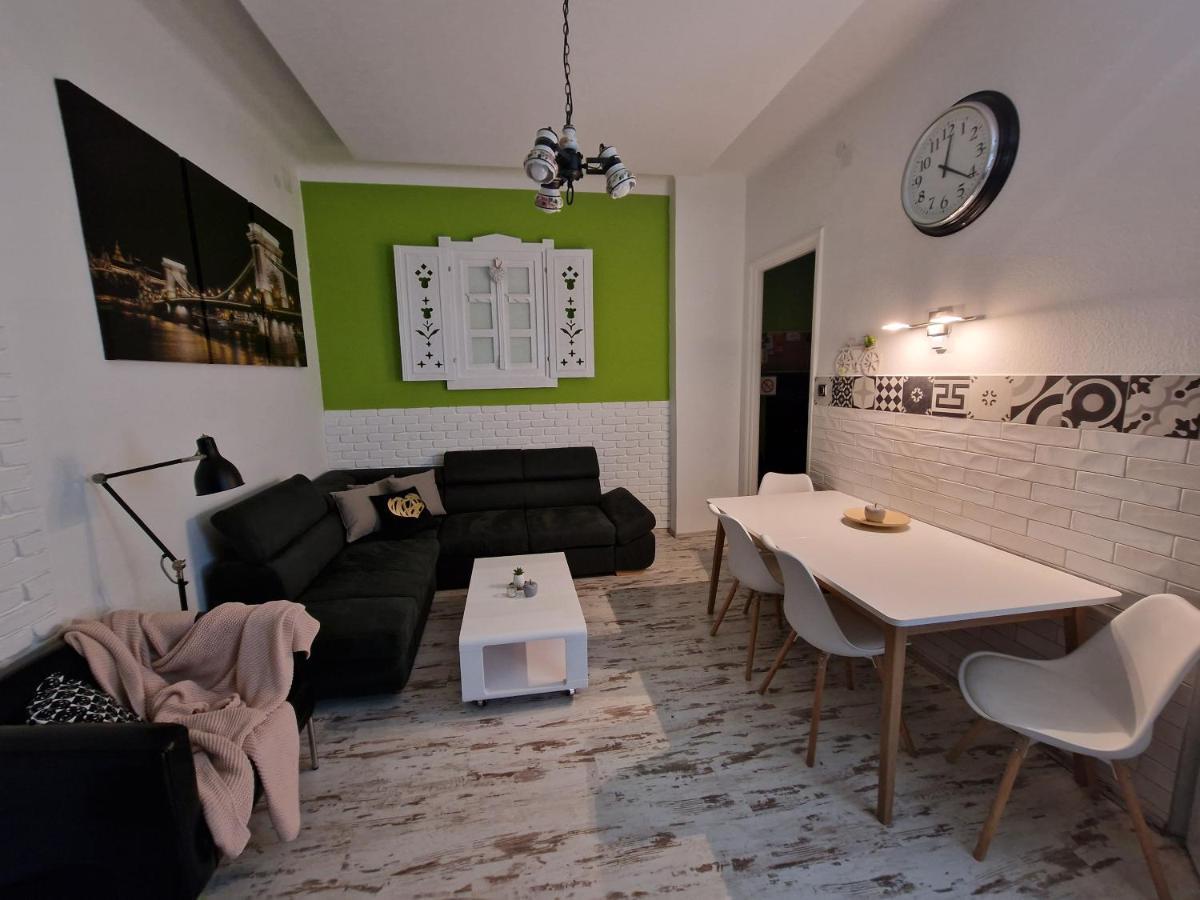Central Point Budapest Extérieur photo