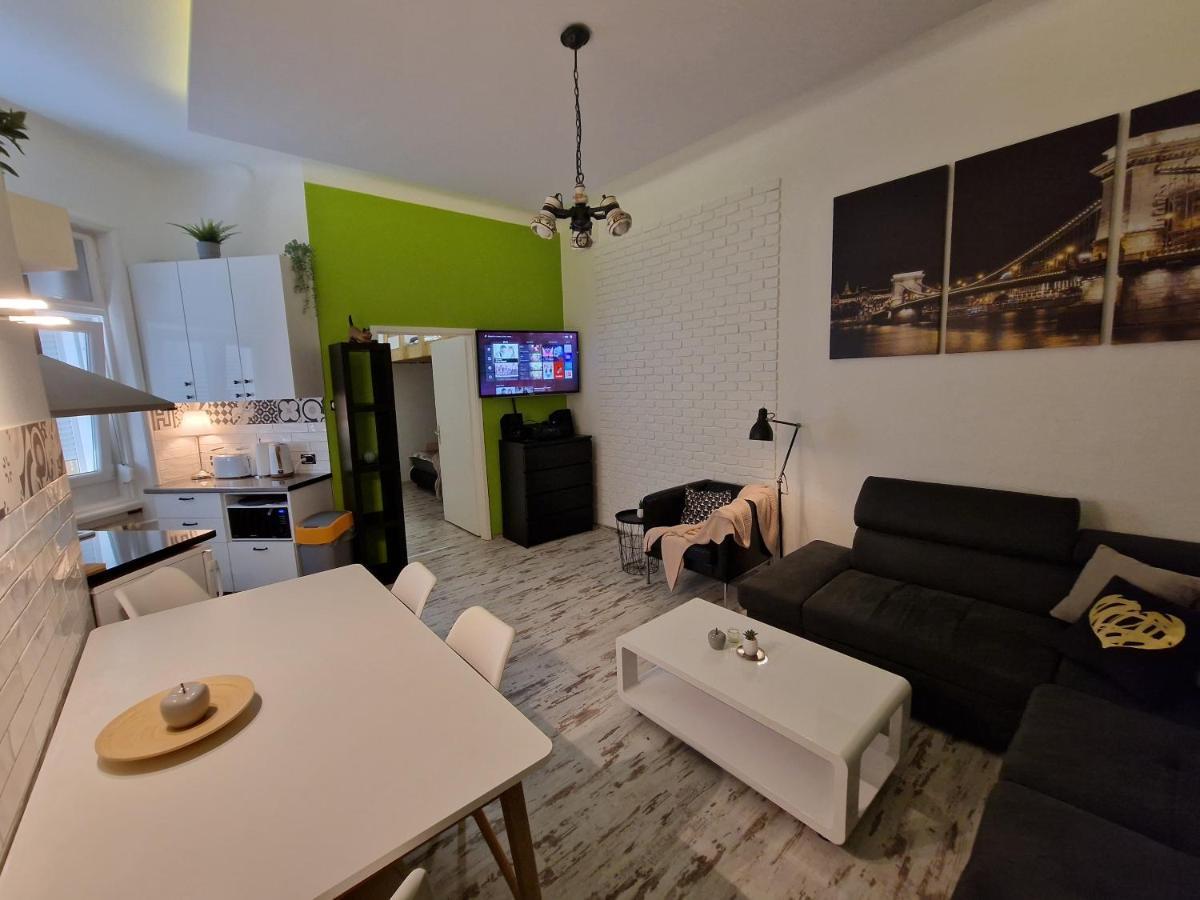 Central Point Budapest Extérieur photo