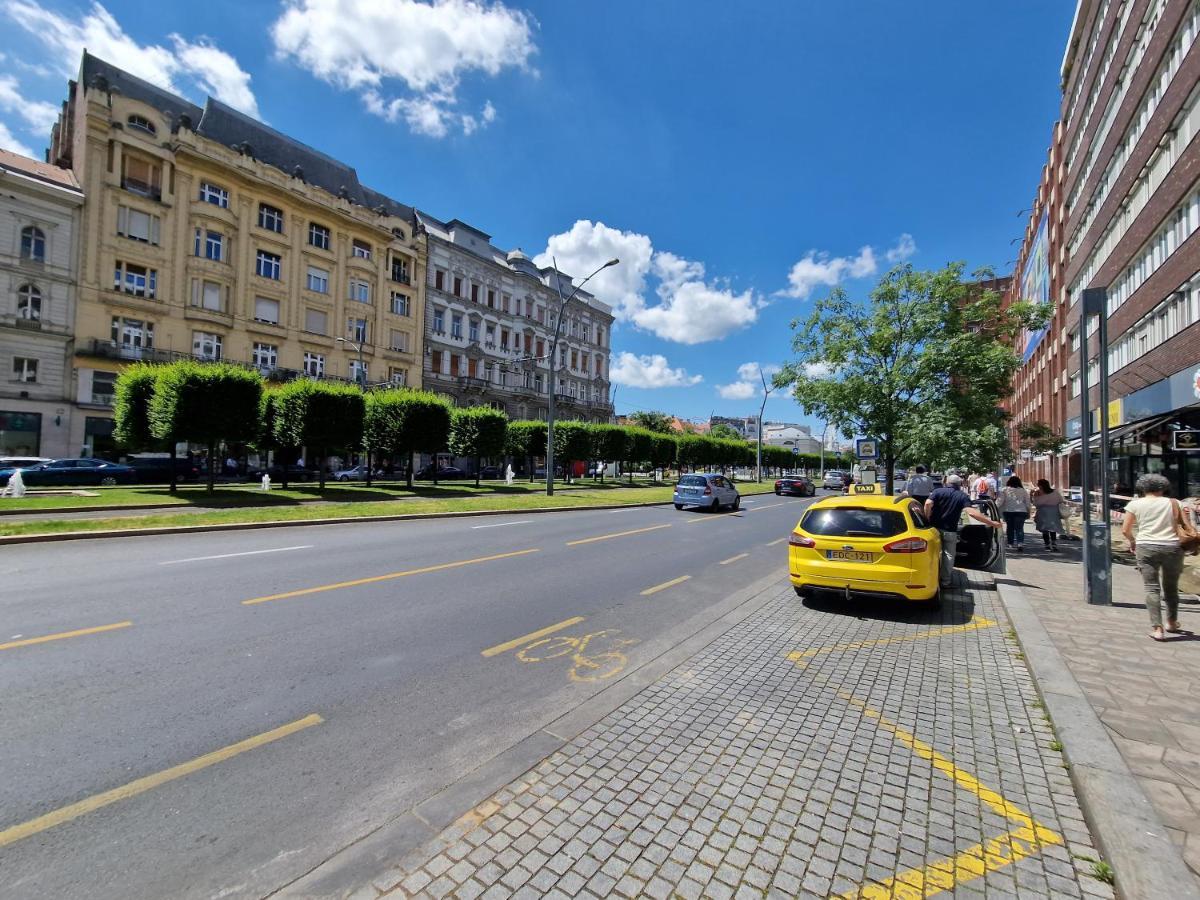 Central Point Budapest Extérieur photo