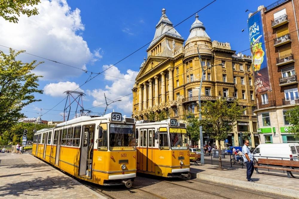 Central Point Budapest Extérieur photo