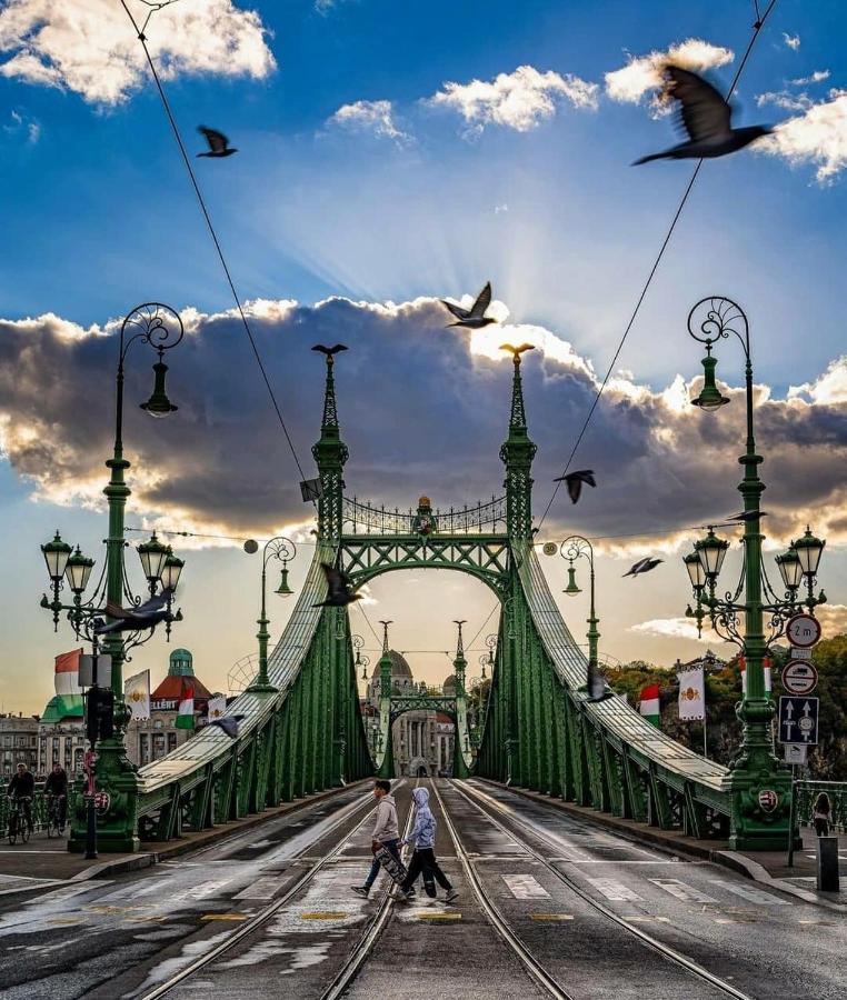 Central Point Budapest Extérieur photo